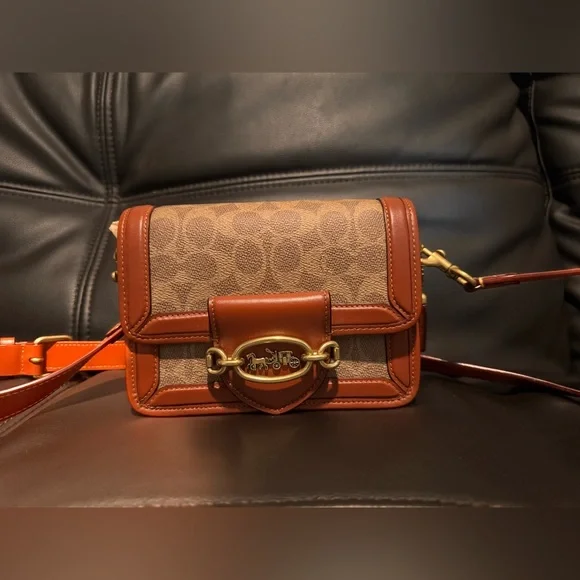 Coach Hero Crossbody in Signature Canvas price drop today only 7/21 - Picture 2 of 9